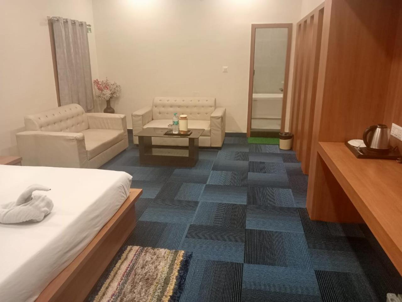 The Prestige Hotel & Convention Panposh Dış mekan fotoğraf